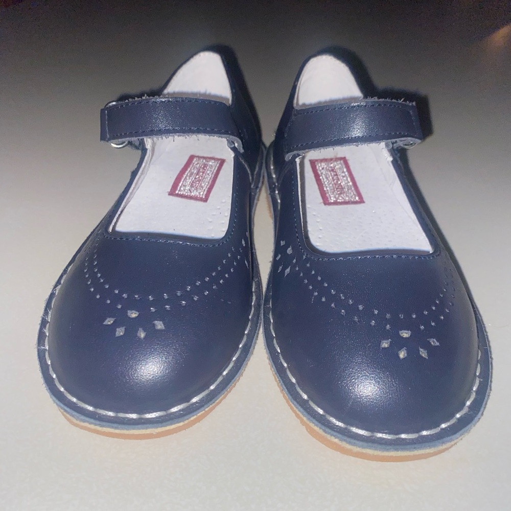 Girls Mary Jane shoes size 11 (2 pairs one white and one navy)